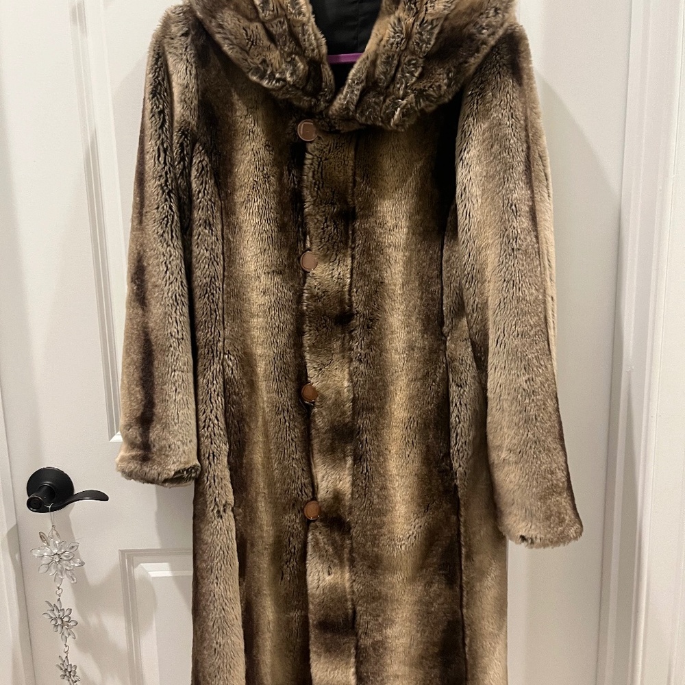 Reversible Ellen Tracy Faux Fur / Rain Coat Size S ((4)